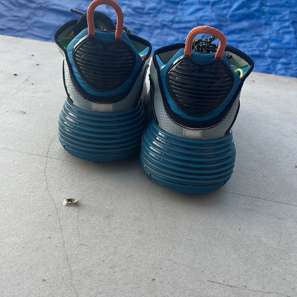 Air max nike sneakers, in good used condition,blue, green and yellow - Picture 5 of 5